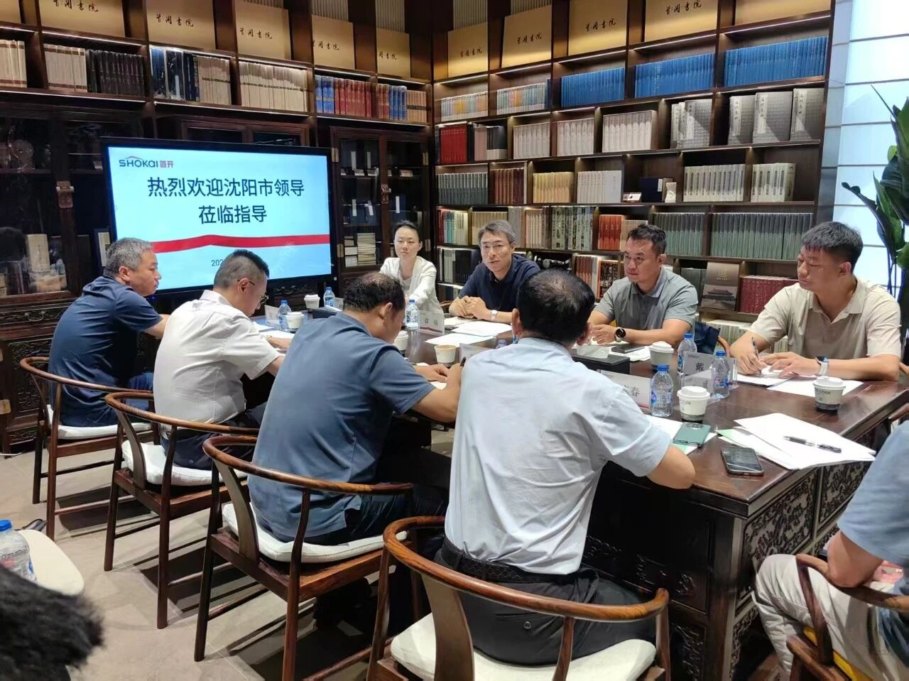 交流现场.jpg 交流现场.jpg